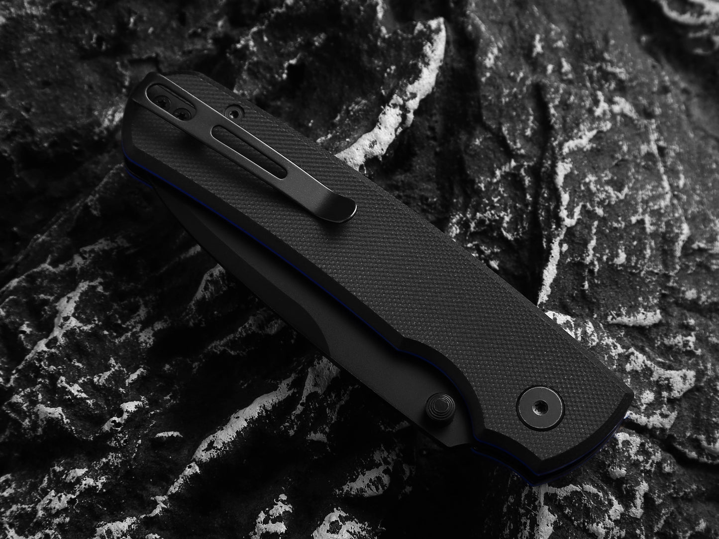 The Loyalist Folding Pocket Knife Giftset for Men and Women (Black and Blue)