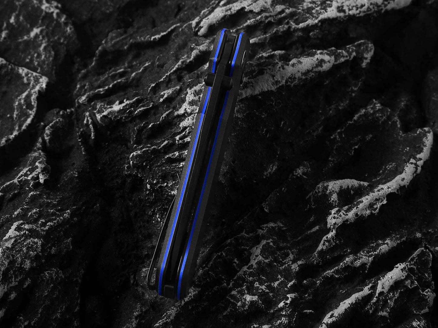 The Loyalist Folding Pocket Knife Giftset for Men and Women (Black and Blue)