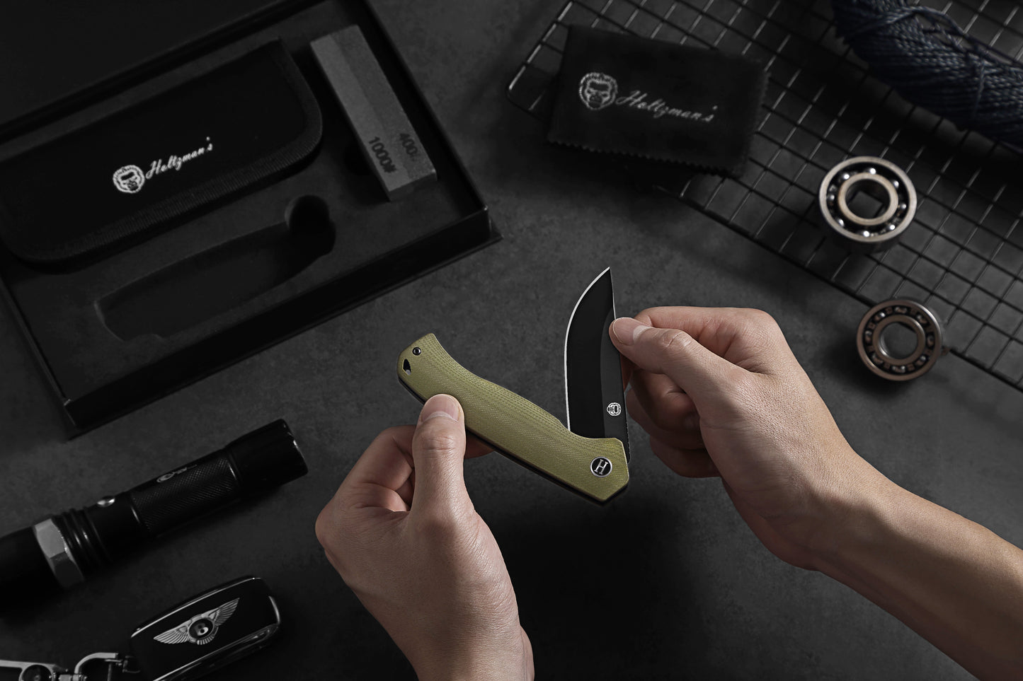 The Pathfinder Folding Pocket Knife Giftset for Men and Women (Green and Silver)